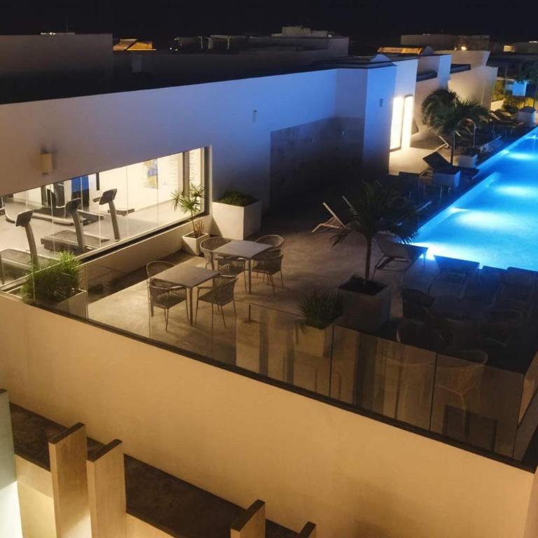 Luxury 2-Story Apt with Jacuzzi - Two-Bedroom Apartment - 36
