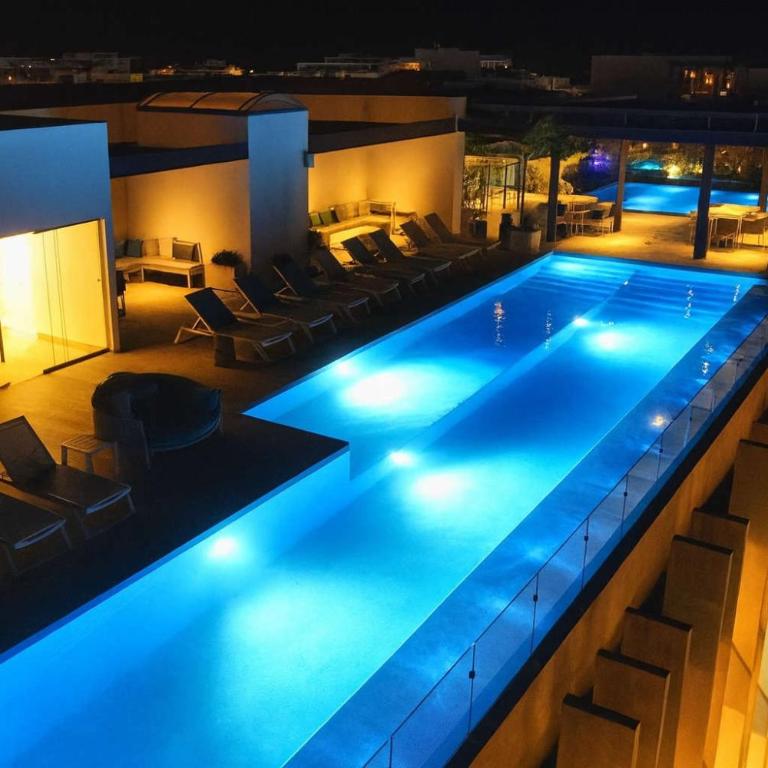 Luxury 2-Story Apt with Jacuzzi - Two-Bedroom Apartment - 37