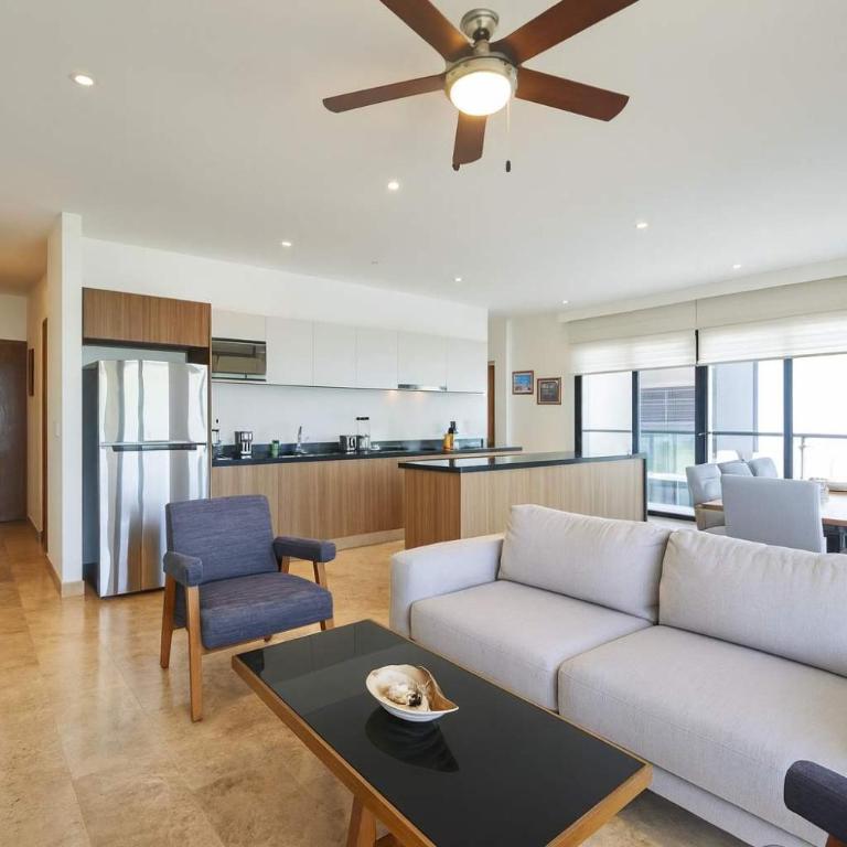 Luxury 2-Story Apt with Jacuzzi - Two-Bedroom Apartment - 5