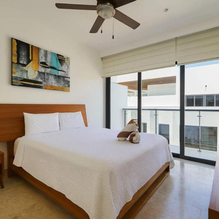 Luxury 2-Story Apt with Jacuzzi - Two-Bedroom Apartment - 34