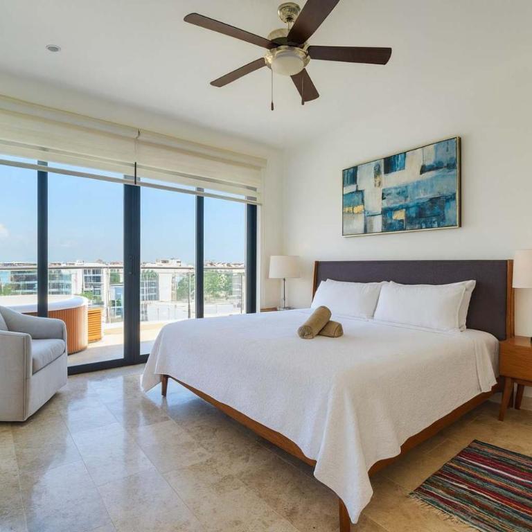 Luxury 2-Story Apt with Jacuzzi - Two-Bedroom Apartment - 6