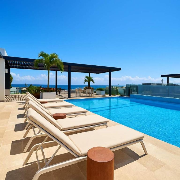 Luxury 2-Story Apt with Jacuzzi - Two-Bedroom Apartment - 3