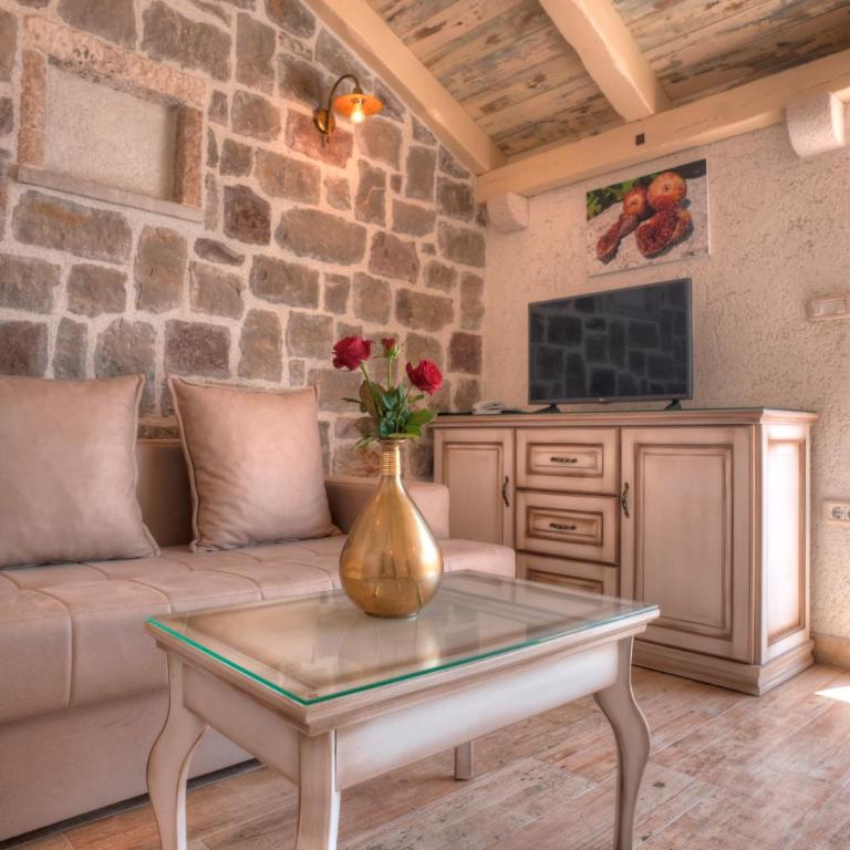 Piazza Apartments 1 - Luxury Two-Bedroom Apartment - 12