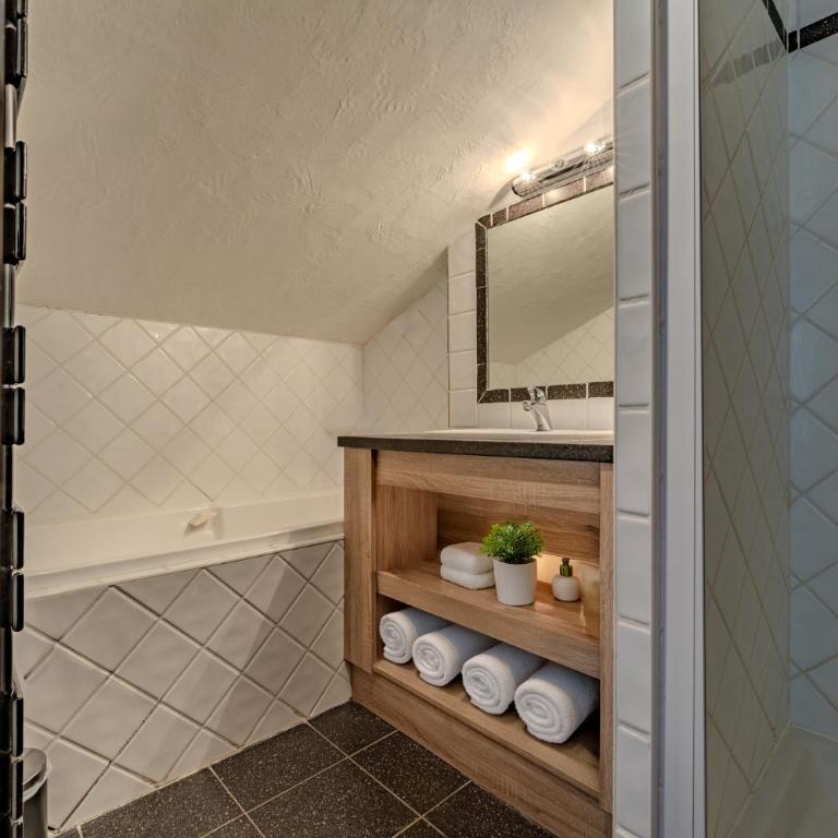 Appartement 8 personnes dans chalet privé, piscine, ski in - Appartement Premium 5 Chambres - 6