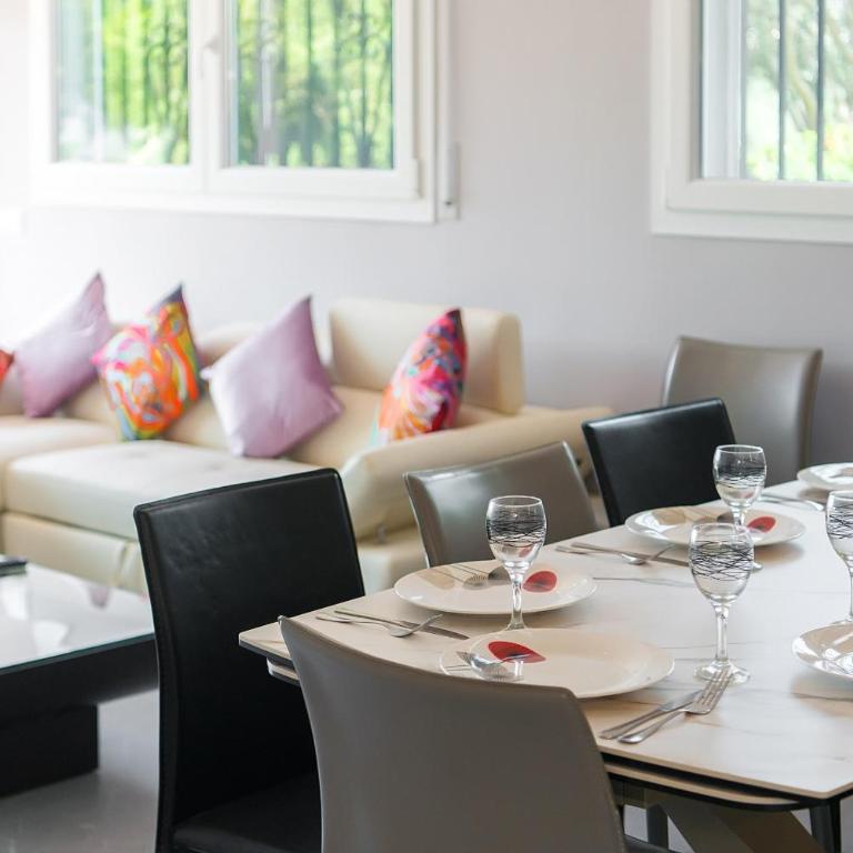 WELCS APARTAMENTO 282 EMP en villa con piscina compartida - Villa - 6
