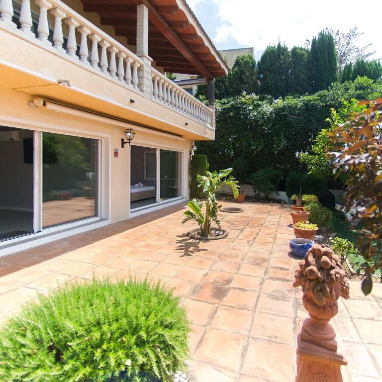 WELCS APARTAMENTO 282 EMP en villa con piscina compartida - Villa - 4