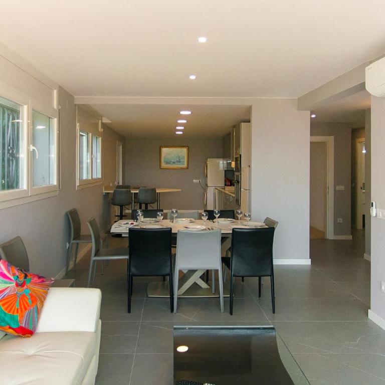 WELCS APARTAMENTO 282 EMP en villa con piscina compartida - Villa - 37
