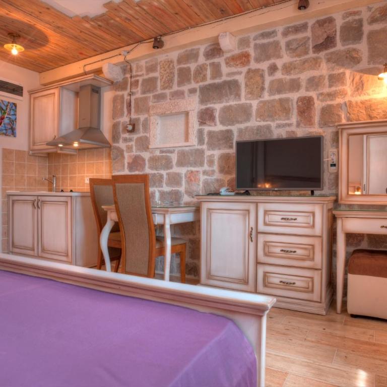 Piazza Apartments 1 - Deluxe Studio - 1