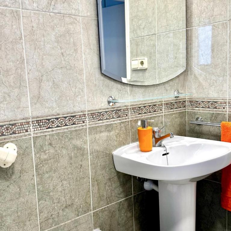 APARTBEACH CYE 6 42 con VISTA LATERAL MAR - Apartamento - 28