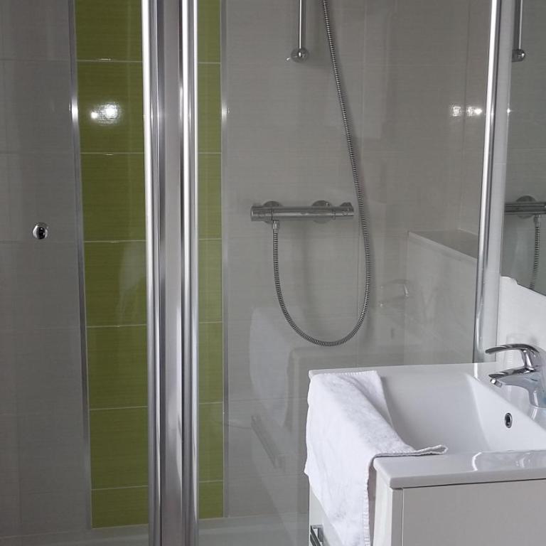 Hotel De La Mer - Doppelzimmer mit Dusche - 1