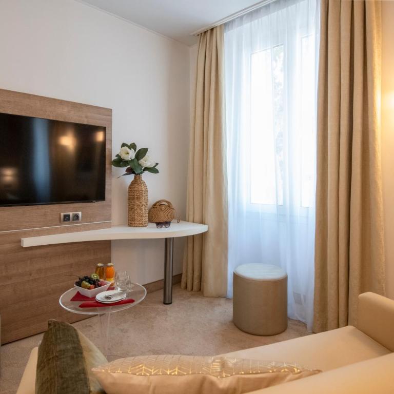 Best Western Premier Hotel Prince de Galles - Suite Junior Lit Queen-Size avec Canapé-Lit - Vue sur Montagne - Non-Fumeurs - 6