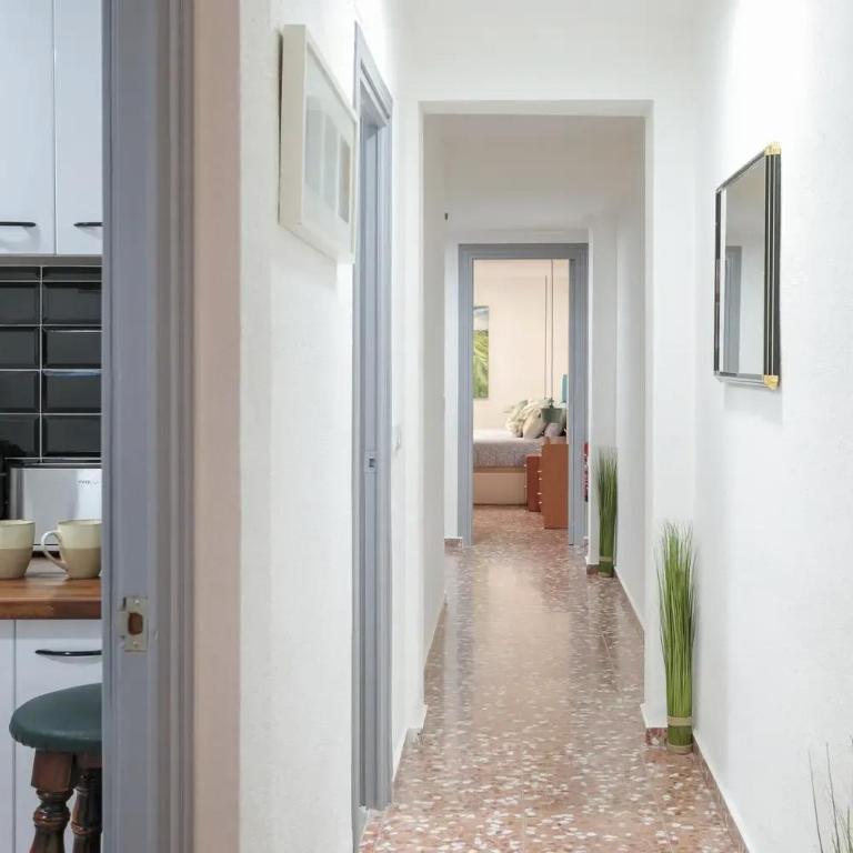 Amparo Home Family Stay near ADDA, Plaza de Toros & General Hospital - Three-Bedroom Apartment - High Floor - 27
