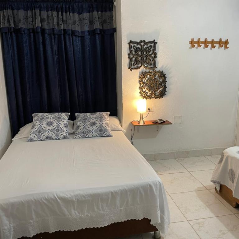 Casa Vilmar Getsemani - Triple Room with Private Bathroom - 1
