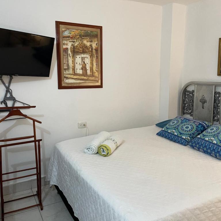 Casa Vilmar Getsemani - Double Room with Private Bathroom - 2