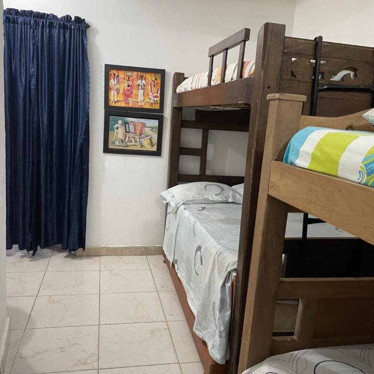 Casa Vilmar Getsemani - Family Room with Private Bathroom - 3