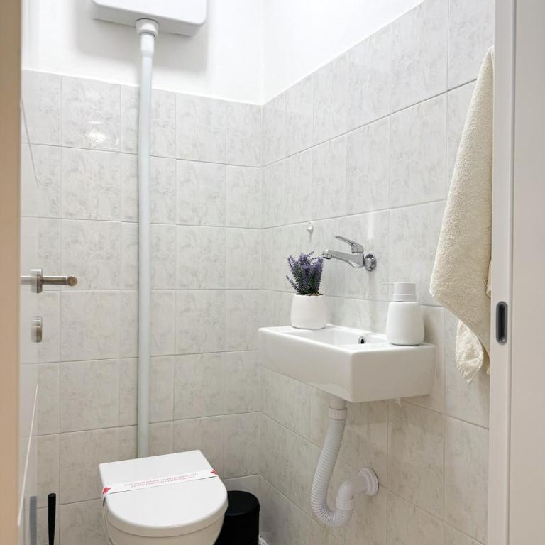 Bright modern apartment, 100m from Sarajevo City Hall & Old Town - Apartman sa 2 Spavaće Sobe - 22