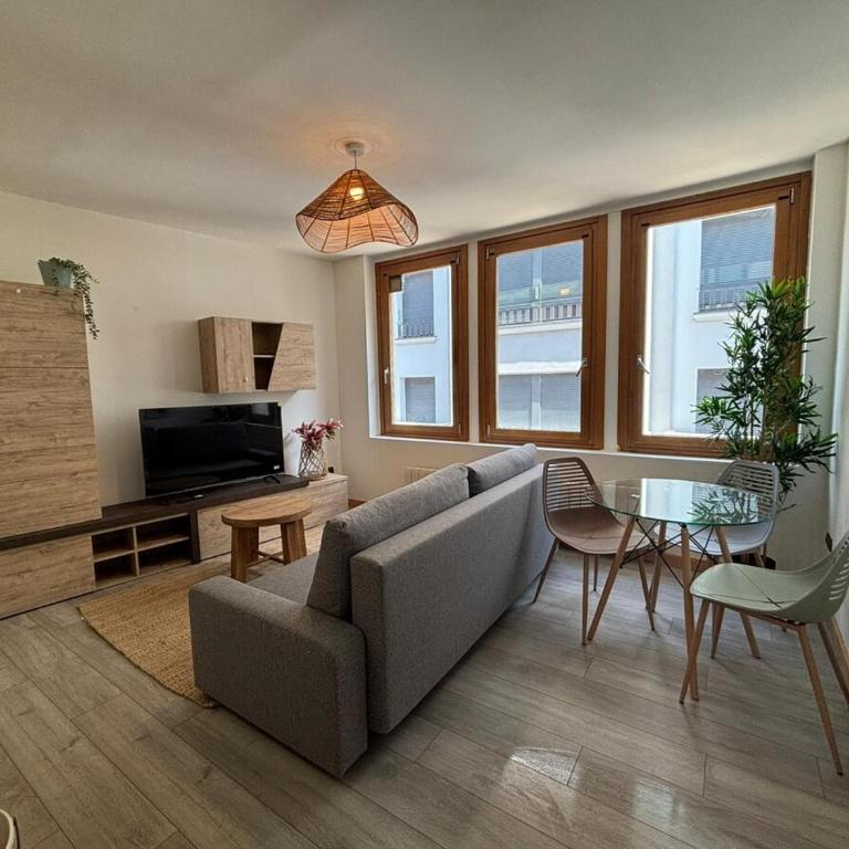 AtuaireHome Plaza Mayor II con Parking Incluido - Apartamento de 1 dormitorio - 1
