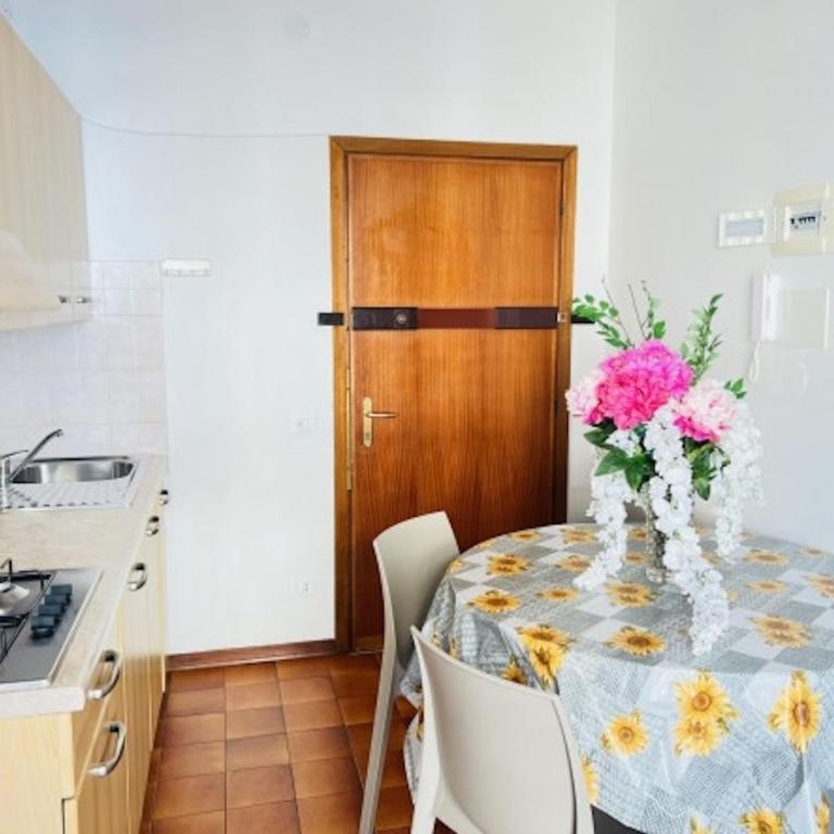 Apartment with balcony 100m from the sea - Apartment - 11