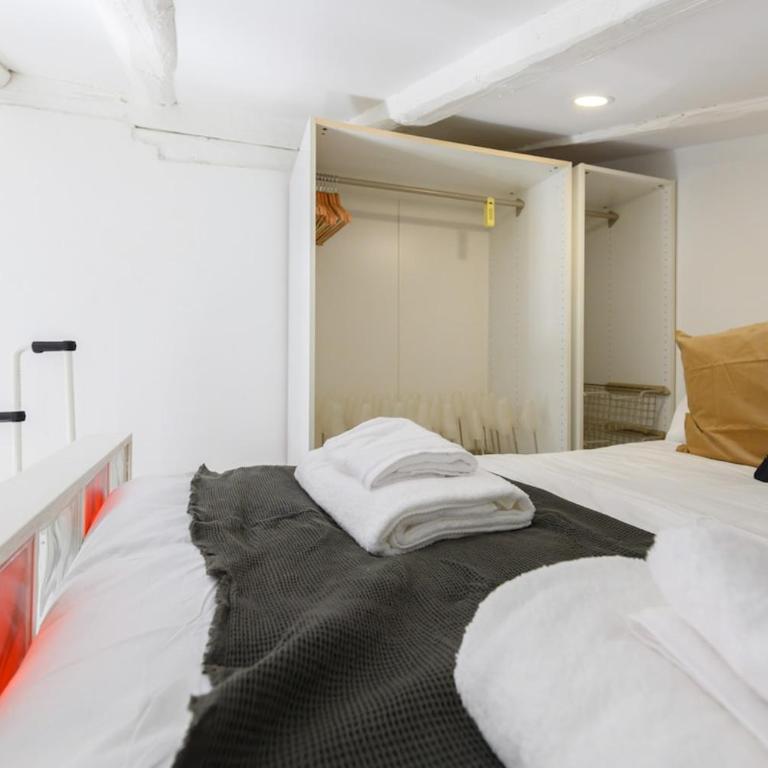 1 bedroom loft apartment in the center Temporal SVI154 - One-Bedroom Apartment - 5