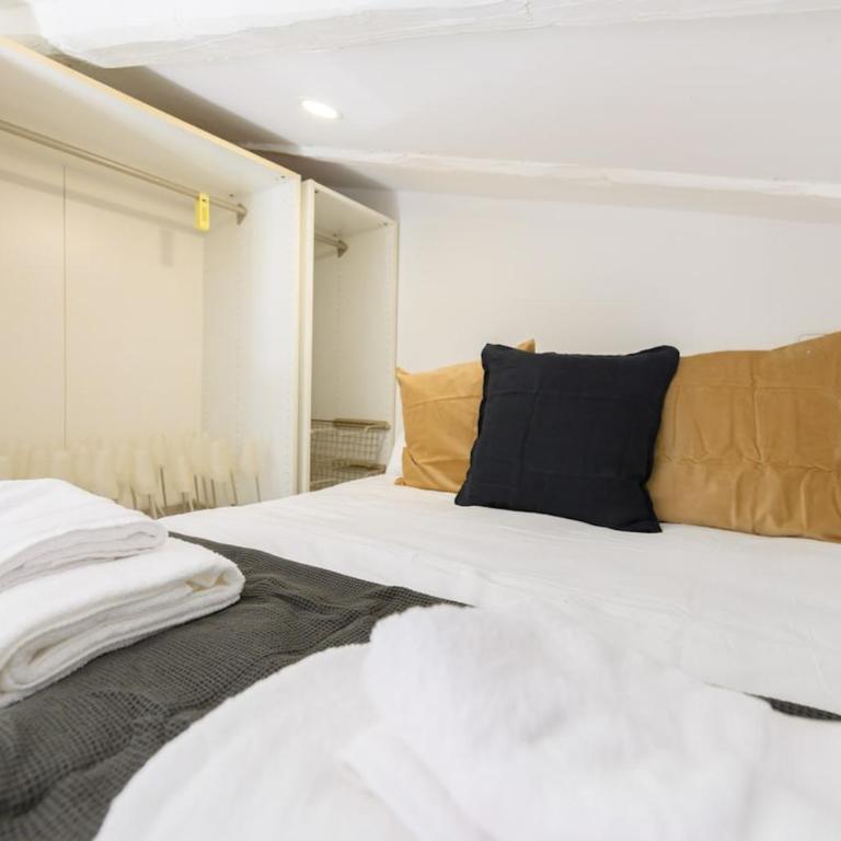 1 bedroom loft apartment in the center Temporal SVI154 - One-Bedroom Apartment - 7
