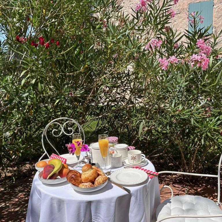 Mas de la Calade Bed & Breakfast - Camera King Deluxe - 1
