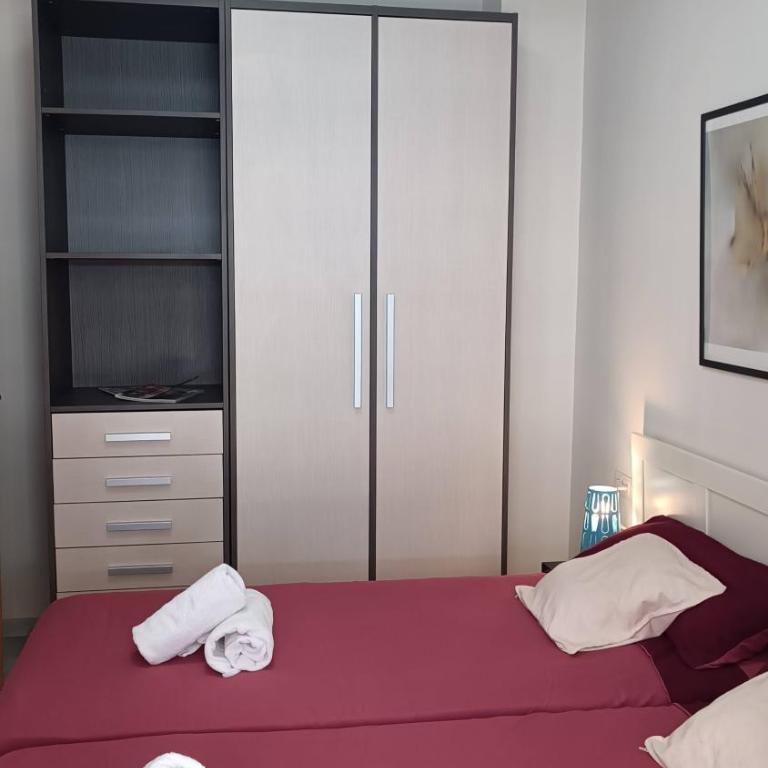 Piso céntrico cerca de Catedral y Plaza Bib-Rambla - Three-Bedroom Apartment - 58