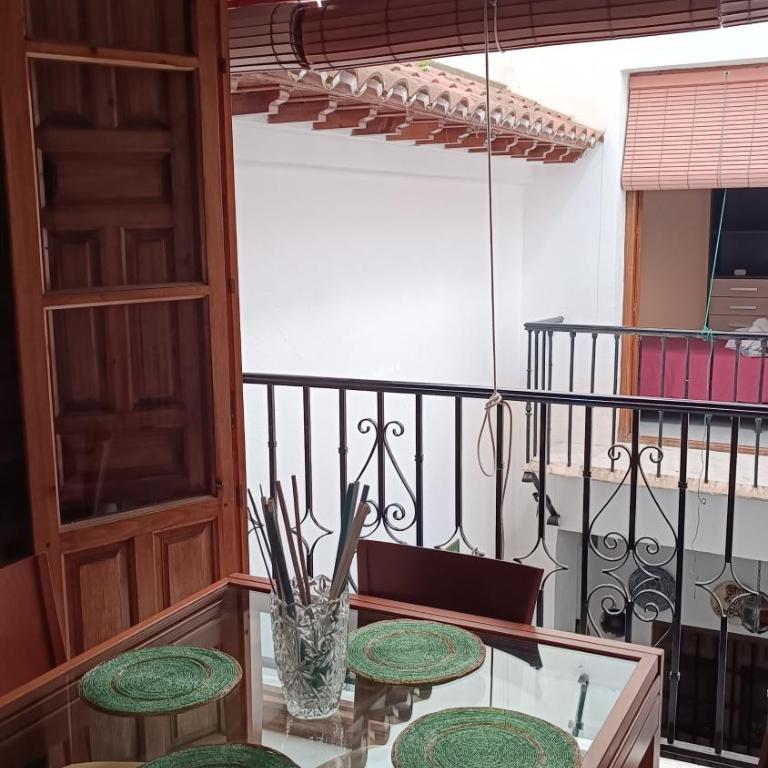 Piso céntrico cerca de Catedral y Plaza Bib-Rambla - Three-Bedroom Apartment - 60