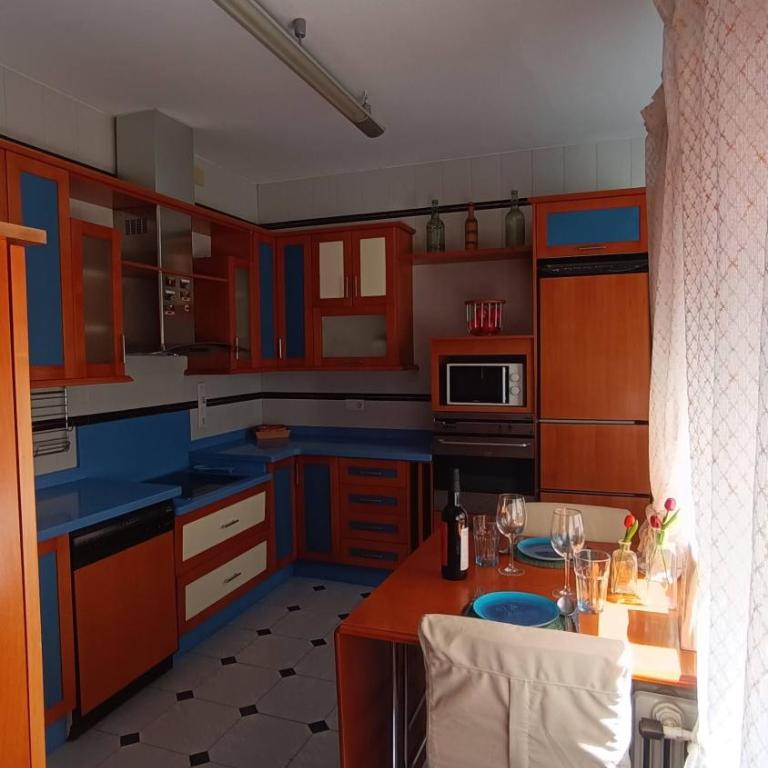 Piso céntrico cerca de Catedral y Plaza Bib-Rambla - Three-Bedroom Apartment - 62
