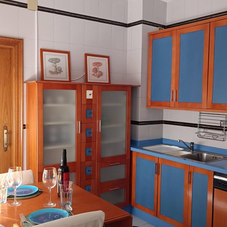 Piso céntrico cerca de Catedral y Plaza Bib-Rambla - Three-Bedroom Apartment - 67