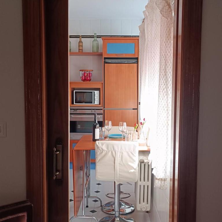 Piso céntrico cerca de Catedral y Plaza Bib-Rambla - Three-Bedroom Apartment - 78