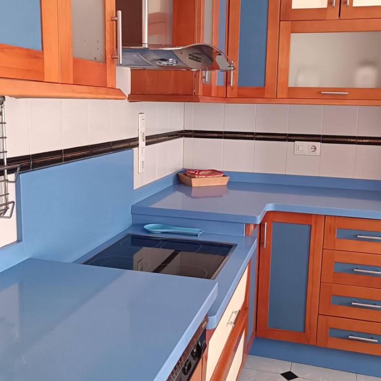 Piso céntrico cerca de Catedral y Plaza Bib-Rambla - Three-Bedroom Apartment - 80
