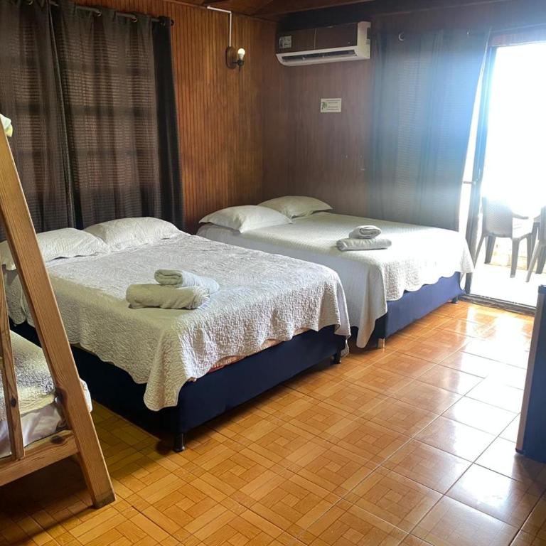 Hotel Mejor Ubicacion en Sarie Bay San Andrés - Family Room with Balcony - 3