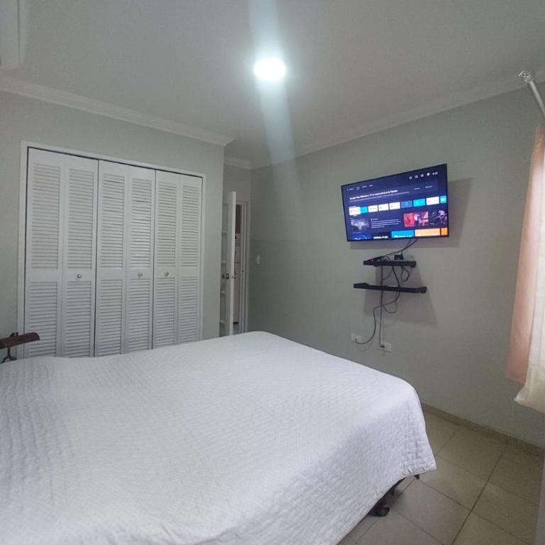 PEQUEÑO y ACOGEDOR DEPARTAMENTO CON GARAJE y recibe PEQUEÑOS PELUDITOS - Apartamento - 3