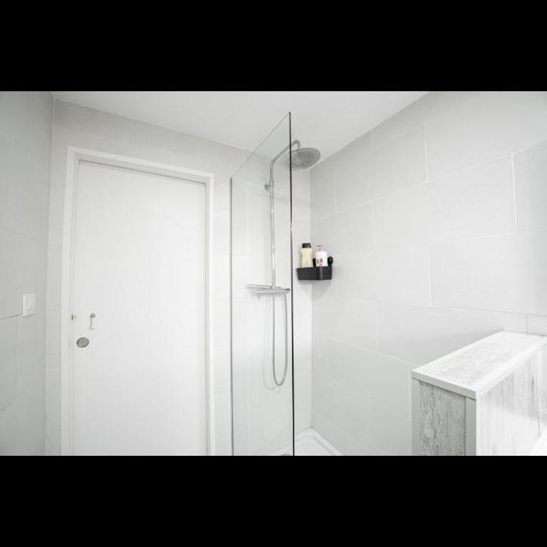 Habitación luminosa en piso compartido - One-Bedroom Apartment - 40