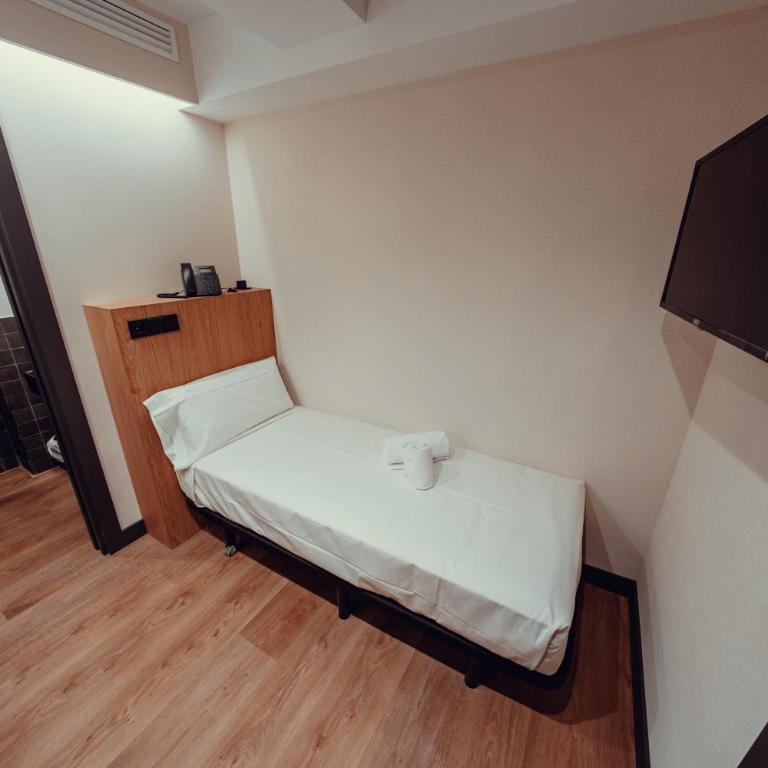 Hotel Transit - Basic Single Room - 2
