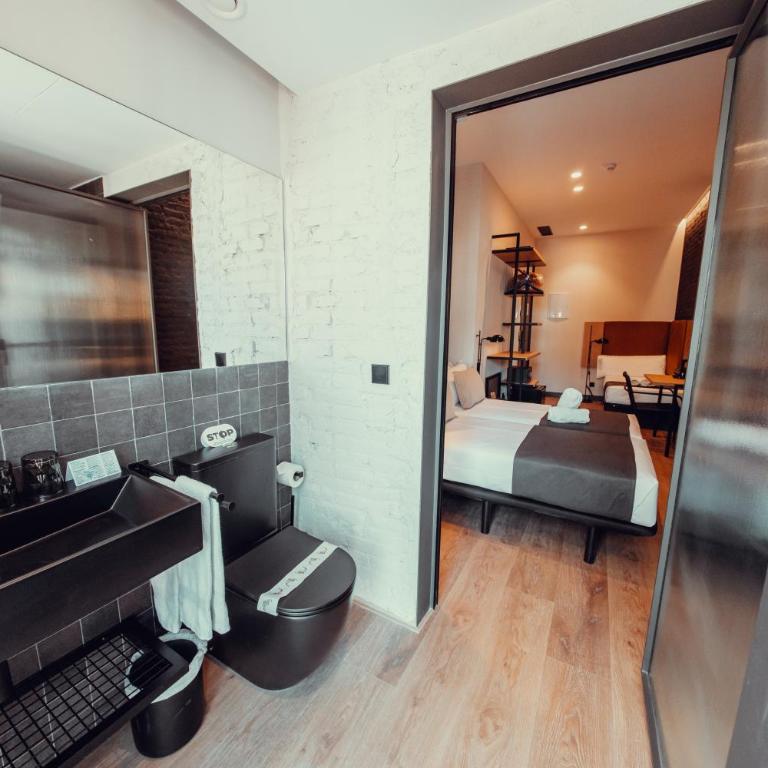 Hotel Transit - Double Room with Extra Bed - 2