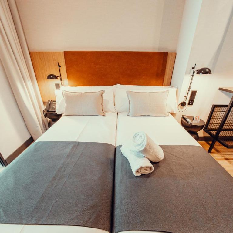Hotel Transit - Double Room with Extra Bed - 11