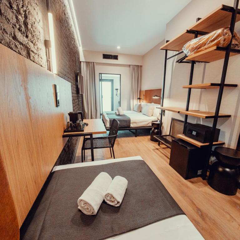 Hotel Transit - Double Room with Extra Bed - 19