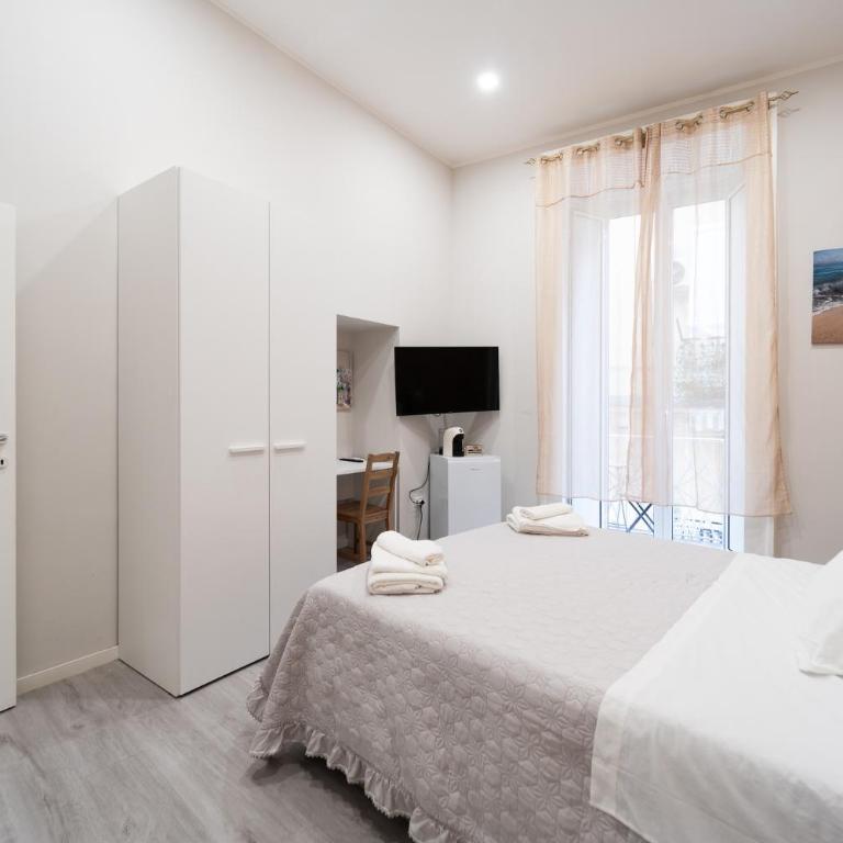 B&B Vico Teresa 148 - Double Room with Balcony - 3
