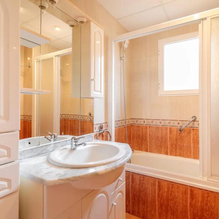 Pretty Bungalow With Private Garden - Casa de 3 dormitorios - 16