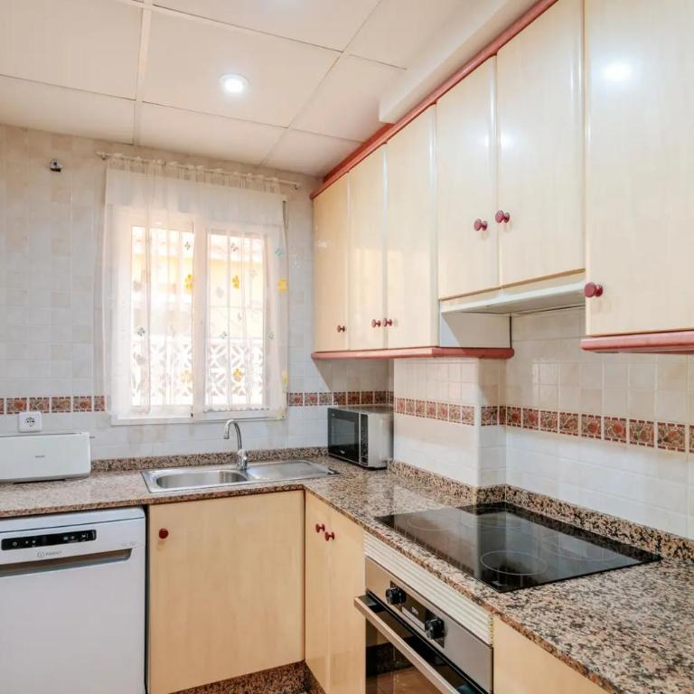 Pretty Bungalow With Private Garden - Casa de 3 dormitorios - 15
