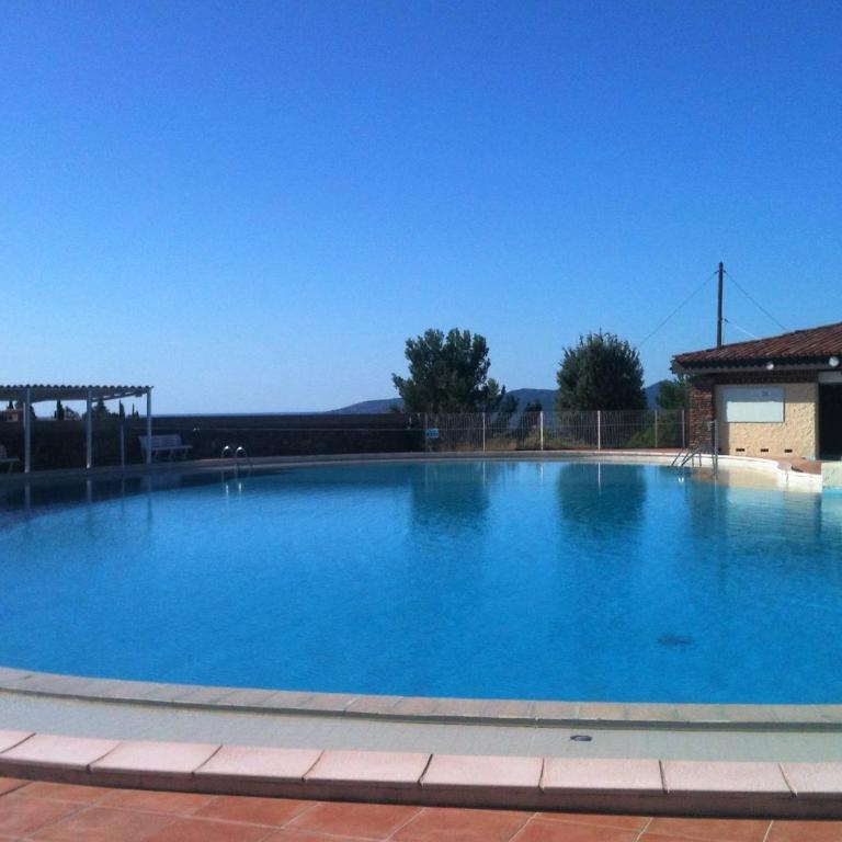 Holiday Home in Fréjus with Pool & Tennis - Two-Bedroom Holiday Home - 8