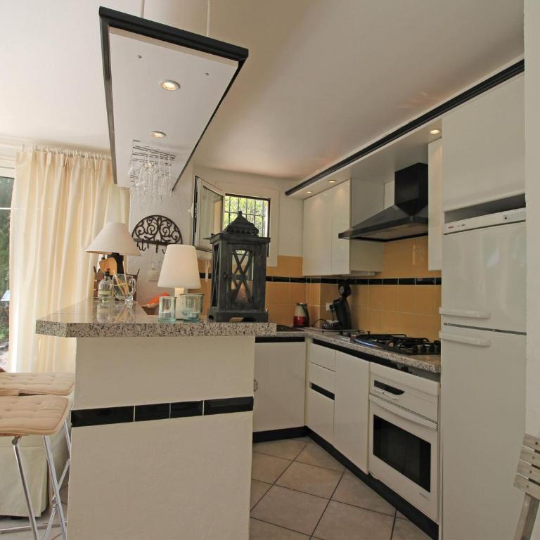 Holiday Home in Fréjus with Pool & Tennis - Two-Bedroom Holiday Home - 4