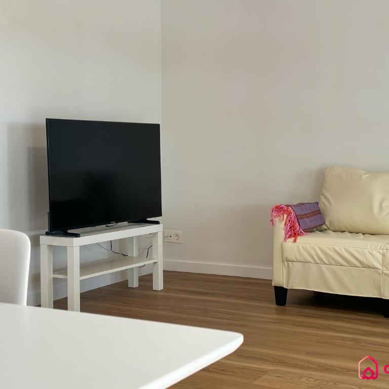 La Alameda - Three-Bedroom Apartment - 14