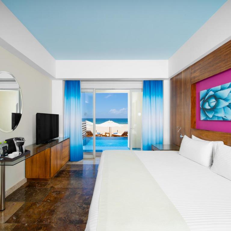 Altitude by Krystal Grand Los Cabos - All Inclusive - Altitude Junior Suite Swimout Ocean Front King - 3