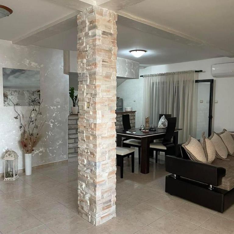 Spacious 3BD Apartment with Balcony - Three-Bedroom Apartment - 1