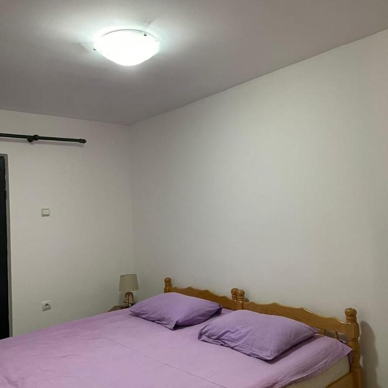 Spacious 3BD Apartment with Balcony - Three-Bedroom Apartment - 6