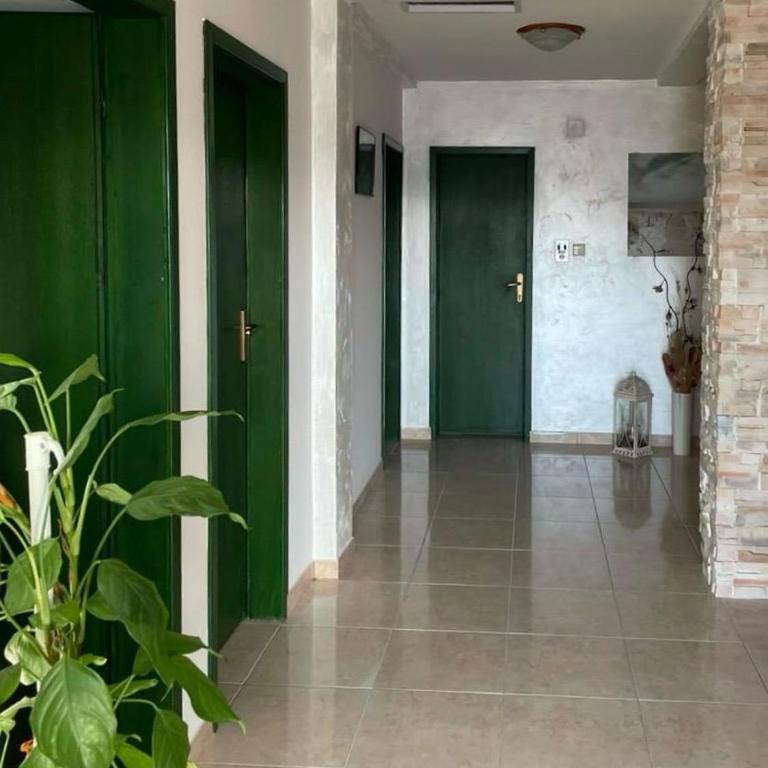 Spacious 3BD Apartment with Balcony - Three-Bedroom Apartment - 9