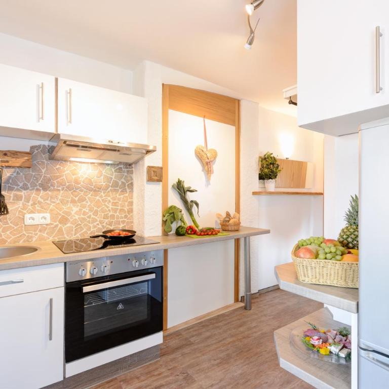 "Ferienwohnung Ess" - Annehmlichkeiten von 4-Sterne Familien-und Wellnesshotel Viktoria können mitbenutzt werden - Apartment mit 1 Schlafzimmer - 2