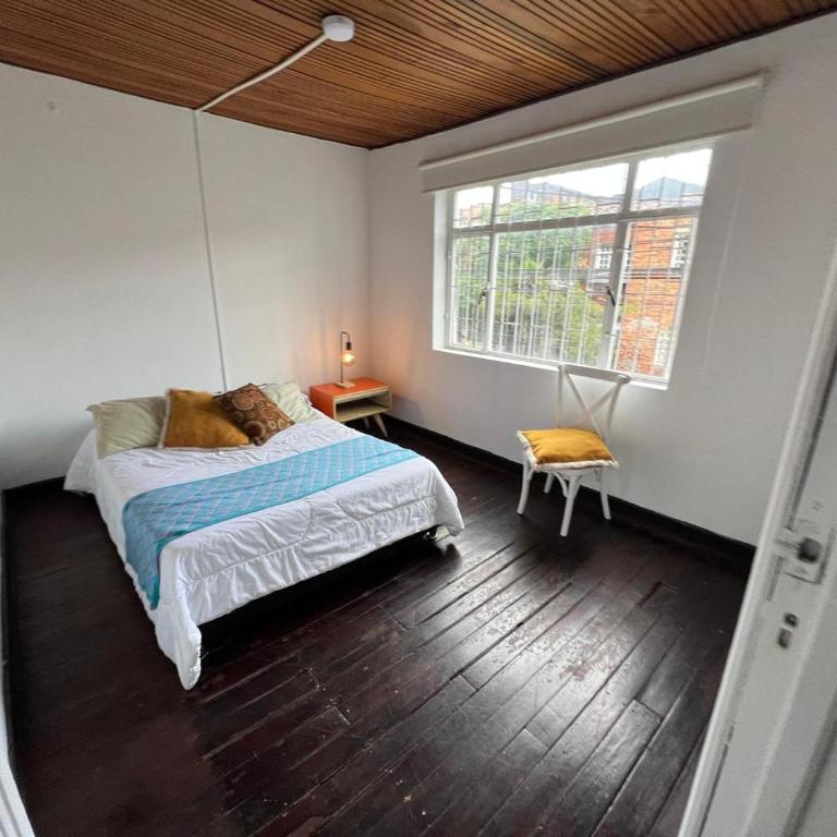 Acogedora habitación en una casa cómoda, autónoma y bellísima - Habitación Doble con vistas a la montaña - 2